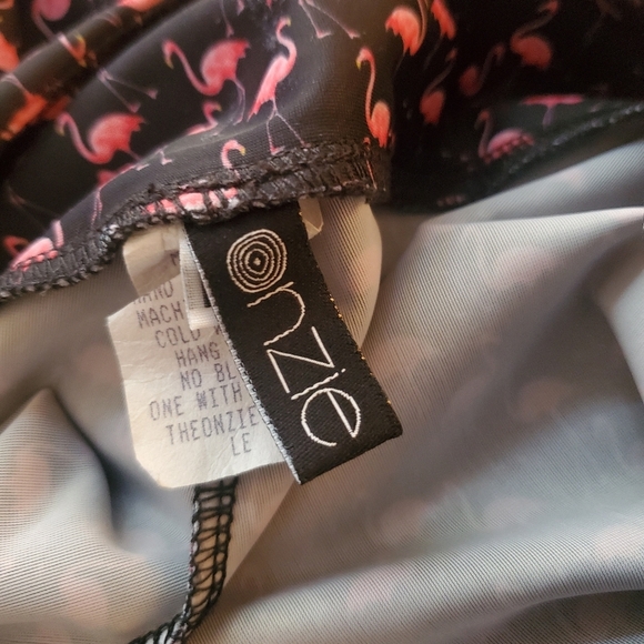 Onzie Flamingo Crops Size M/L - Picture 7 of 7
